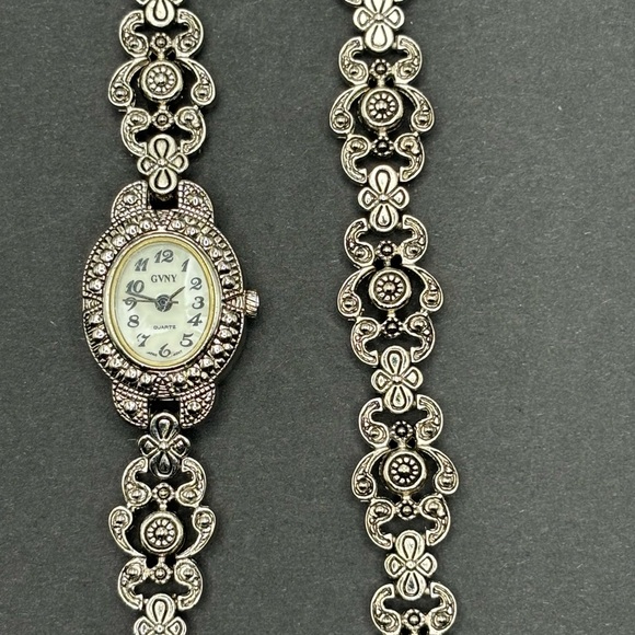 GVNY silver vintage watch and bracelet set. - Picture 2 of 5